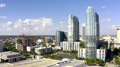 vista aérea de rascacielos en el centro de tampa, florida y construcción de edificios