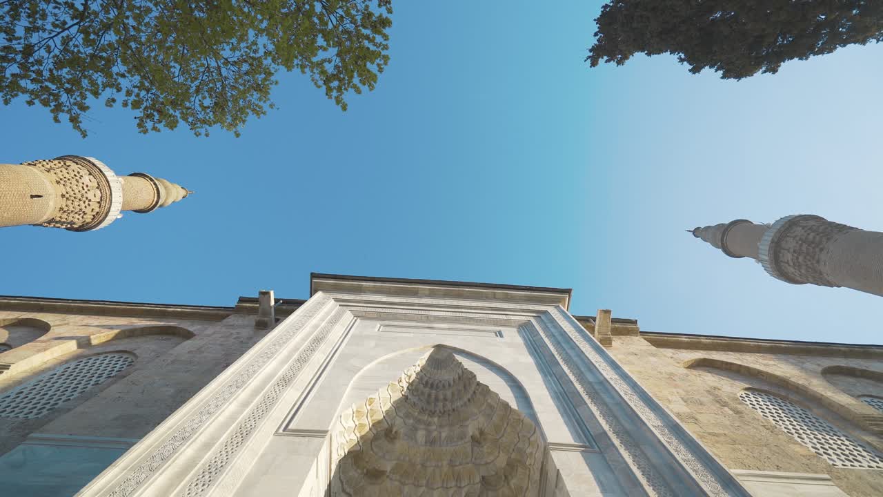 вид на большую мечеть бурсы. 4k кадры в турции