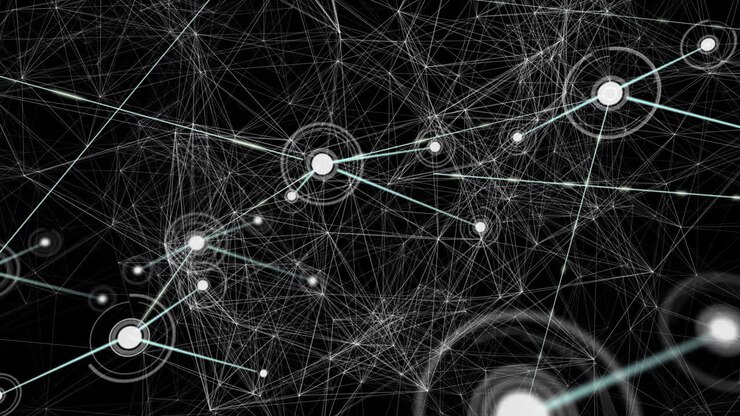 Animazione di una rete di connessioni con icone su sfondo nero con costellazioni.