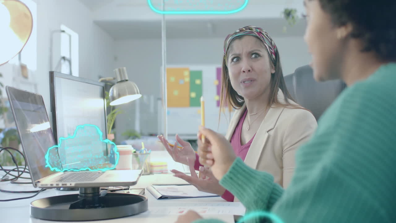 animación de iconos de nube digital sobre diversas personas de negocios en la oficina.