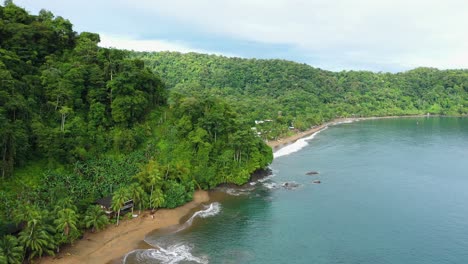 Peaceful-shore-on-the-pacific-coast