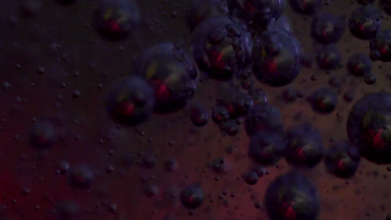 soplar en un caldo venenoso