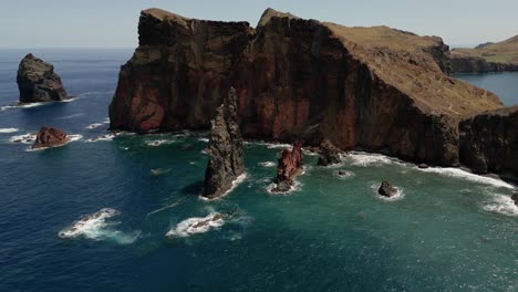 Waves-Crashing-Against-The-Sea-Stacks-And-Cliffs-In-Ponta-de-Sao-Lourenco-In-Madeira-Island,-Portugal