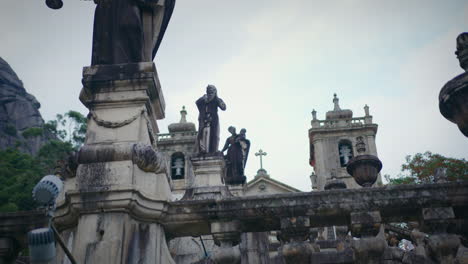 sanctuaire de nostra senhora da peneda à geres escaliers statues prise de vue moyenne