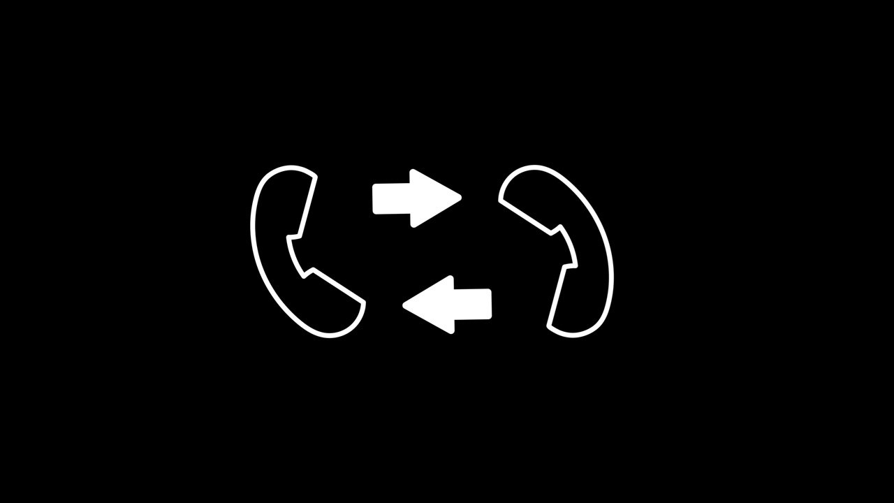 Ricevitori telefonici con frecce che indicano un'animazione di trasferimento di chiamata, isolati su sfondo nero.