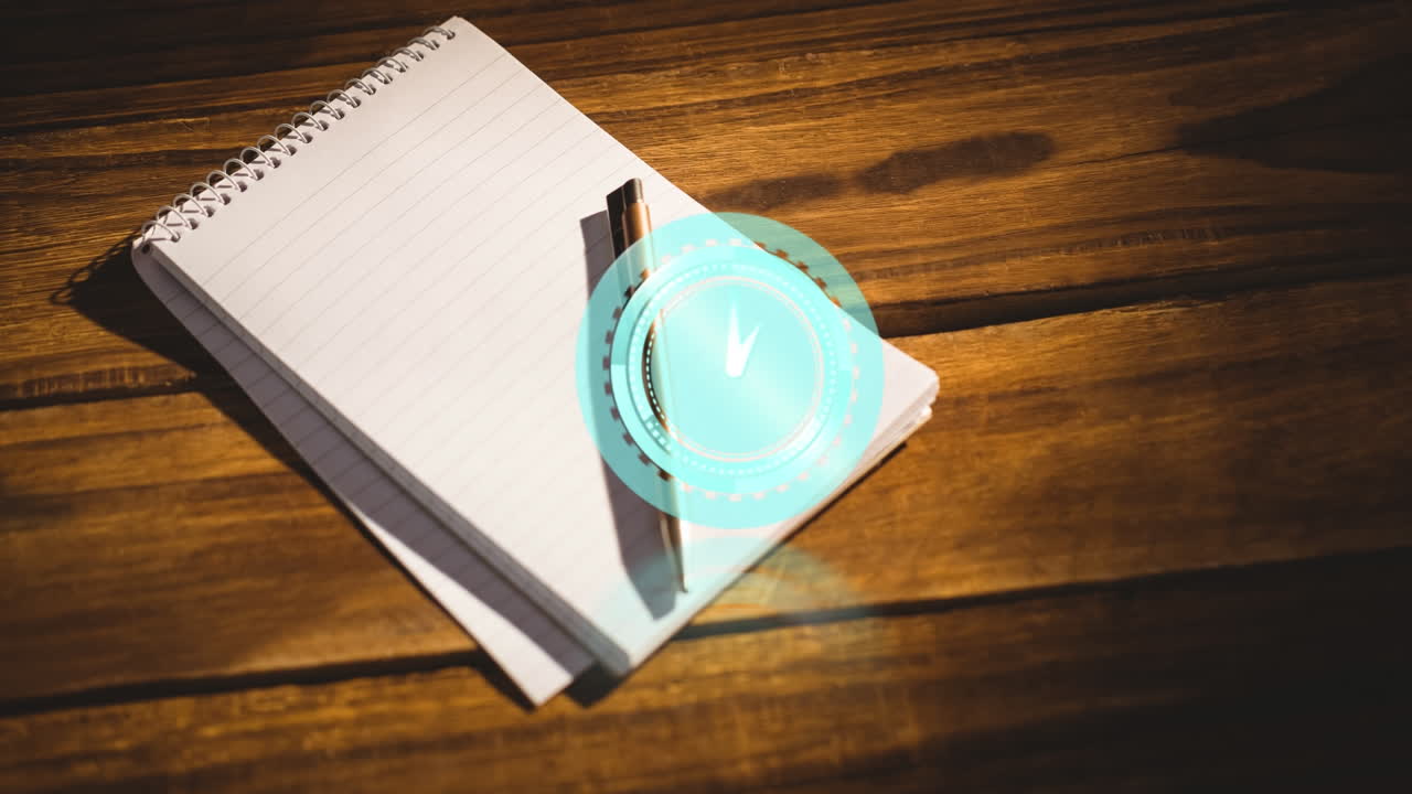 animación del reloj sobre el portátil sobre el escritorio