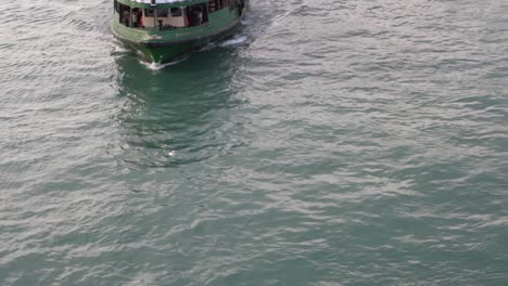 Ferry-Navegando-En-Aguas-De-Hong-Kong
