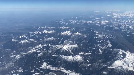 Mountains-in-China-covered-in-snow