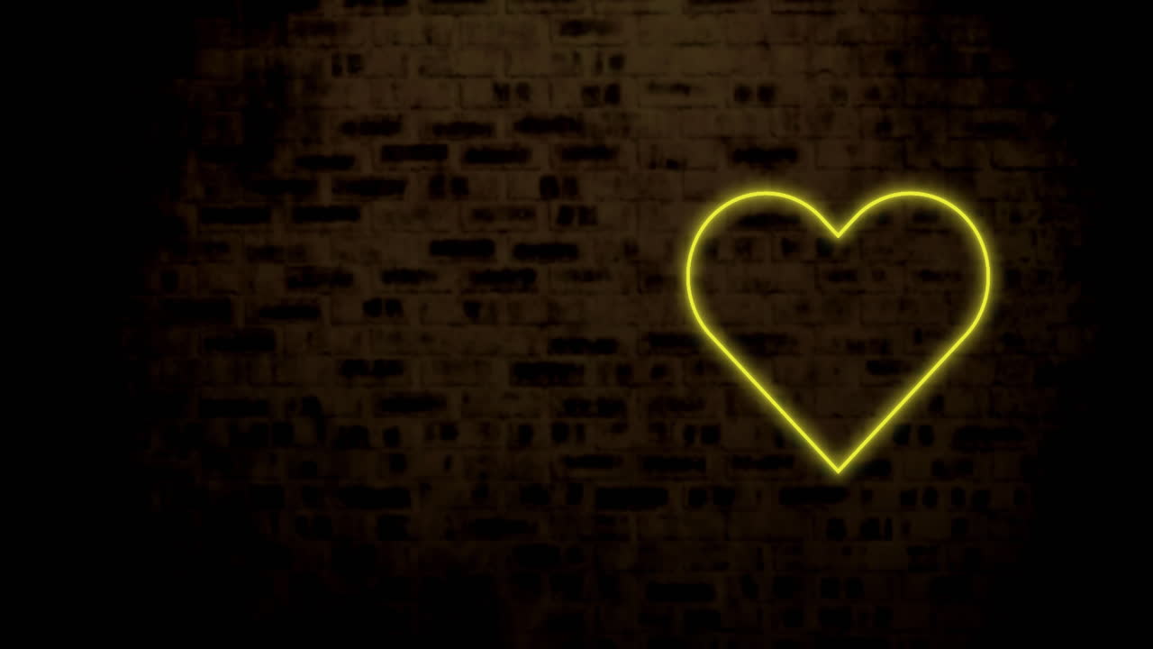 animación de un corazón de neón amarillo parpadeando en una pared de ladrillo oscuro