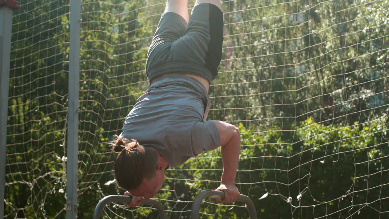 hombre haciendo ejercicio al aire libre