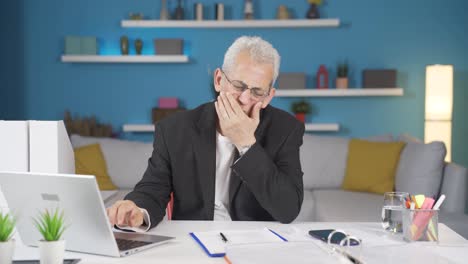 Home-Office-Arbeiter-Mann-Zahnschmerzen-Und-Schmerzen.