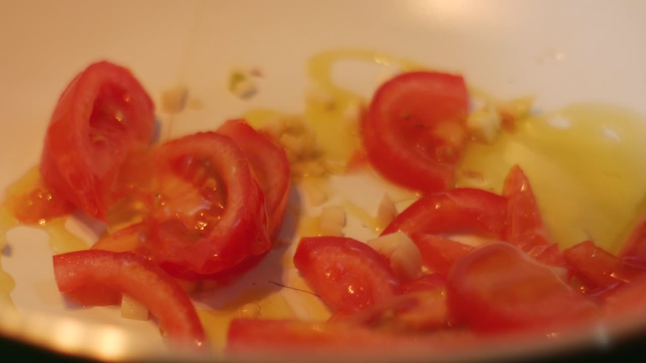 토마토에 약간의 기름을 추가