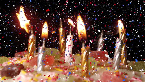 velas de cumpleaños ardiendo en el pastel con confeti cayendo animación