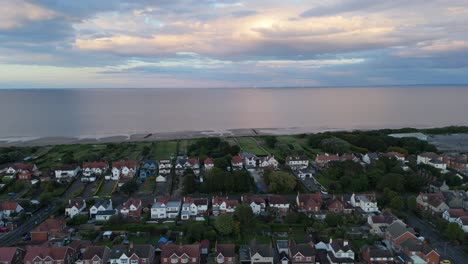 Puesta-De-Sol-En-La-Costa-Del-Popular-Complejo-Turístico-Costero-De-Skegness,-En-La-Costa-Este-De-Inglaterra