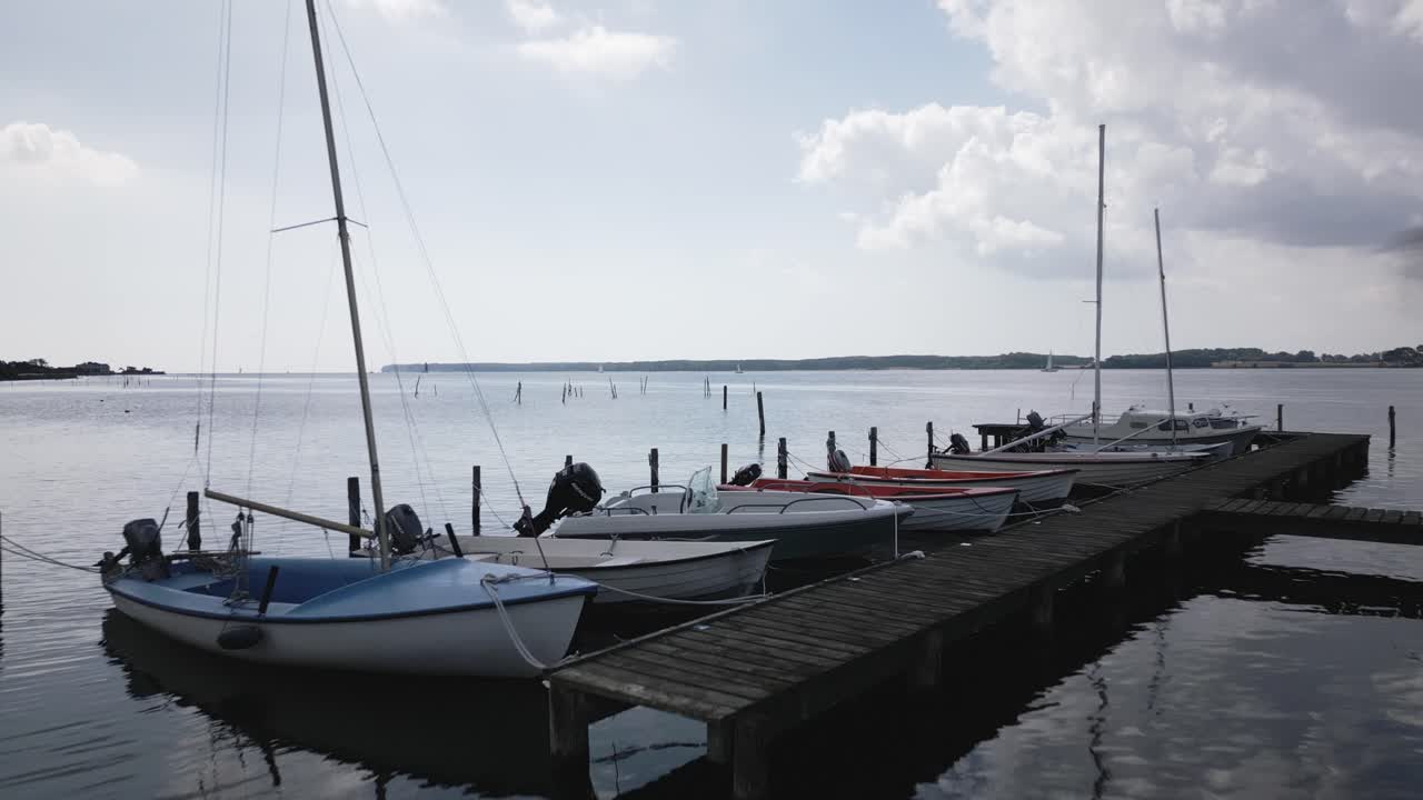 полет беспилотника над датской гаванью