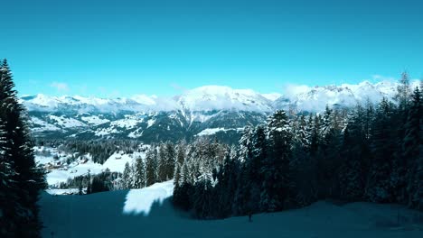 Malerische-Aussicht-Auf-Die-Bergalpen-In-Österreich-Tagsüber-Mit-Blauem-Himmel