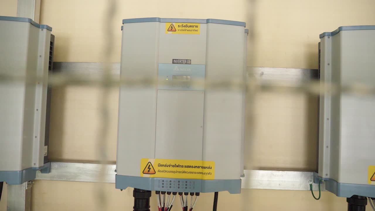 almacenamiento de energía eléctrica, primer plano, sin gente-1