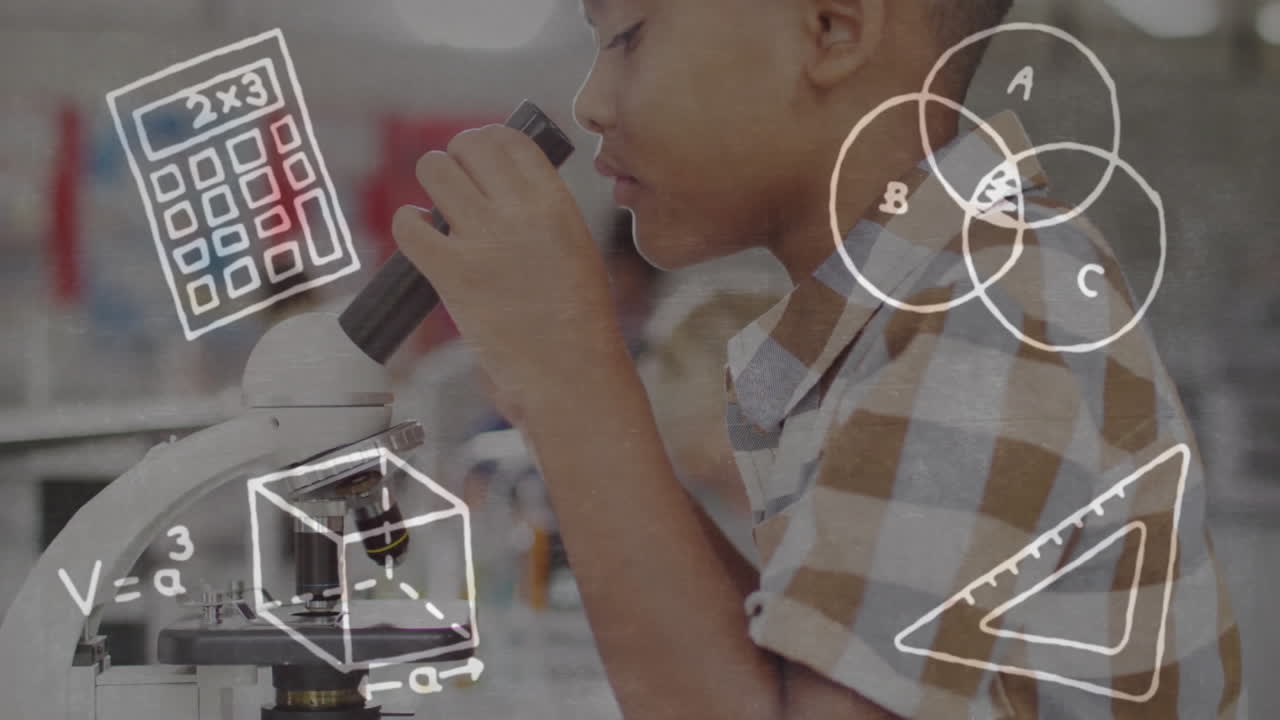 animación de iconos de artículos escolares sobre diversos escolares aprendiendo en el laboratorio