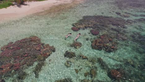 Girls-snorkeling-in-a-remote-island-in-San-Blas-Archipelago,-Panama