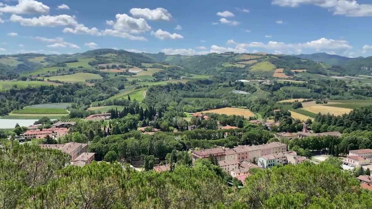 paisaje rural cerca de brisighella, unánimemente reconocido como el lugar más hermoso de romagna