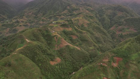 Aerial-view-of-Sa-Pa-nestled-in-Vietnam's-Hoàng-Liên-Son-Mountains,-showcasing-the-terraced-rice-fields-of-Muong-Hoa-Valley