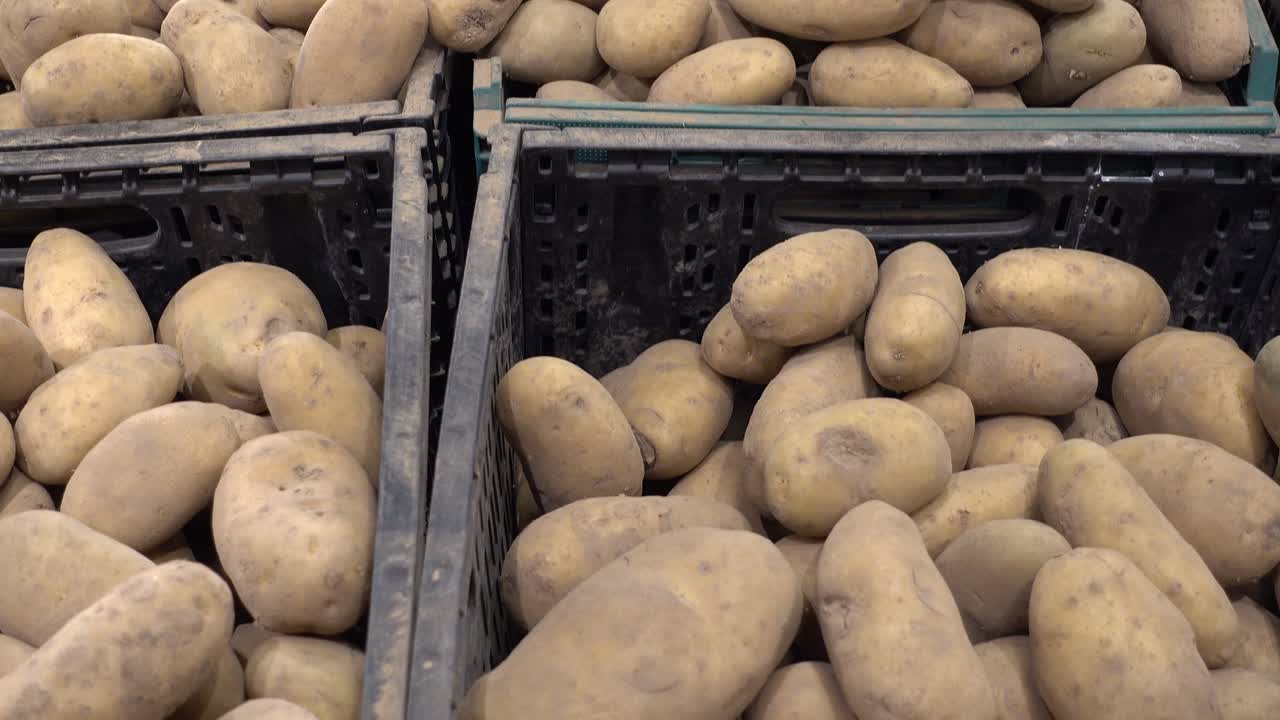 Patata in un supermercato. Ripresa di cibo
