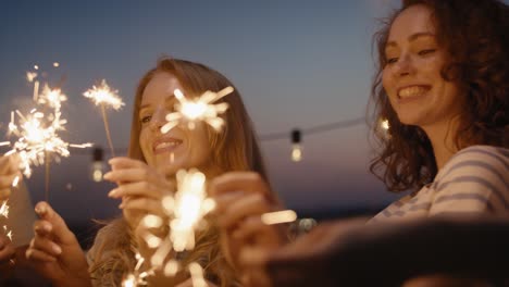 Group-of-friends-celebrating-together-at-the-rooftop-with-sparkles.