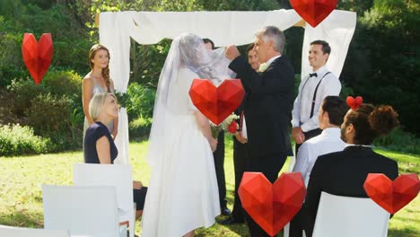 Animación-De-Corazones-Cayendo-Sobre-Una-Pareja-Caucásica-Durante-La-Ceremonia-De-Boda.