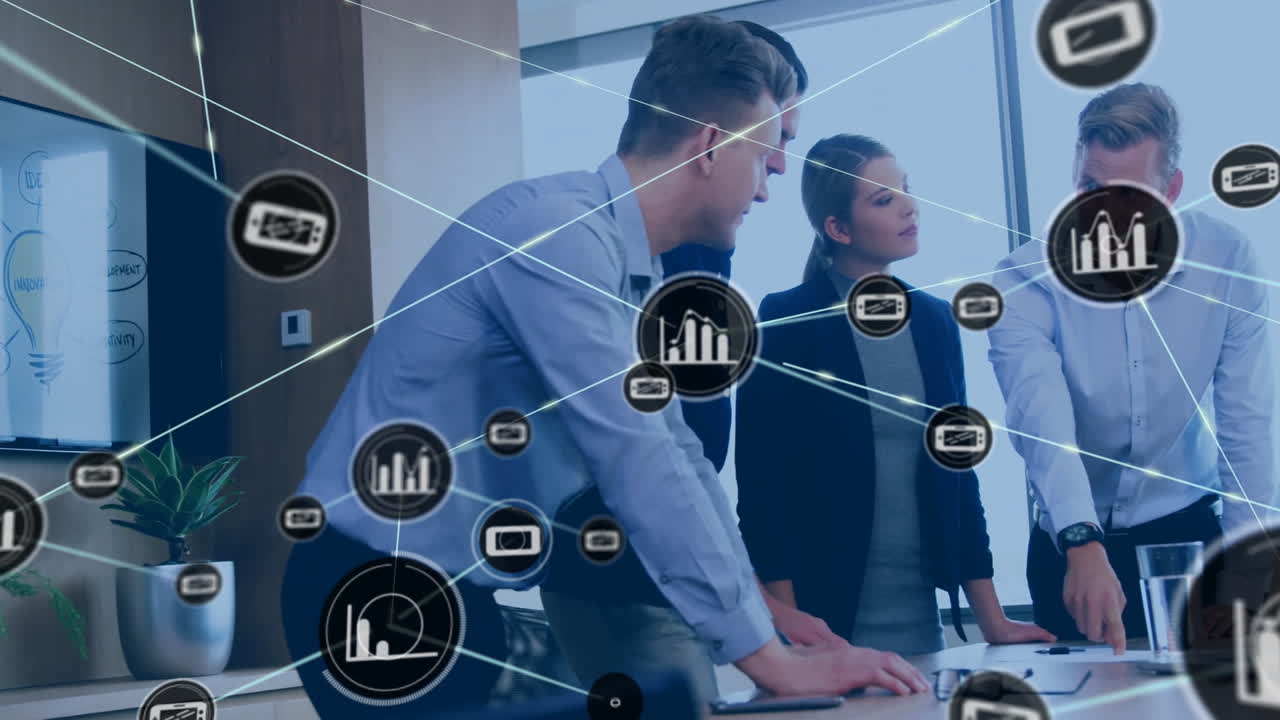 animación de la red de conexiones con iconos gráficos sobre diversas personas de negocios en la oficina