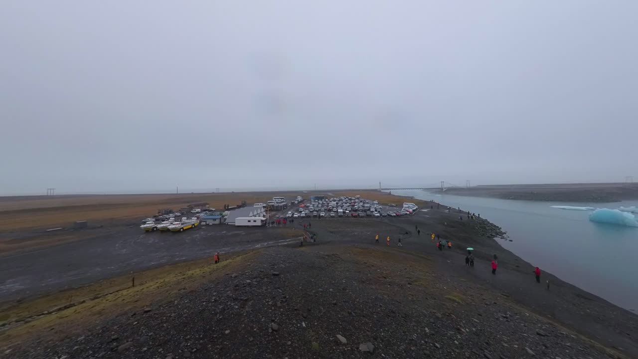 Iceland - J&ouml;kuls&aacute;rl&oacute;n Glacier Lagoon: Awe and Wonder at J&ouml;kuls&aacute;rl&oacute;n's Majestic Glacial Panorama