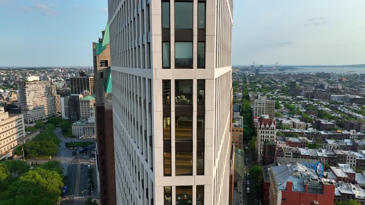 Grattacielo residenziale nel centro di Brooklyn, NYC.