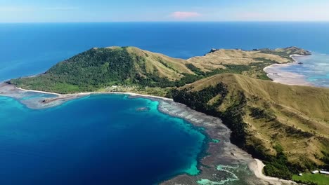 fiji - volando el dron en la bahía de las islas fijian