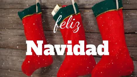 una imagen compuesta de nieve cayendo con la decoración de medias de navidad