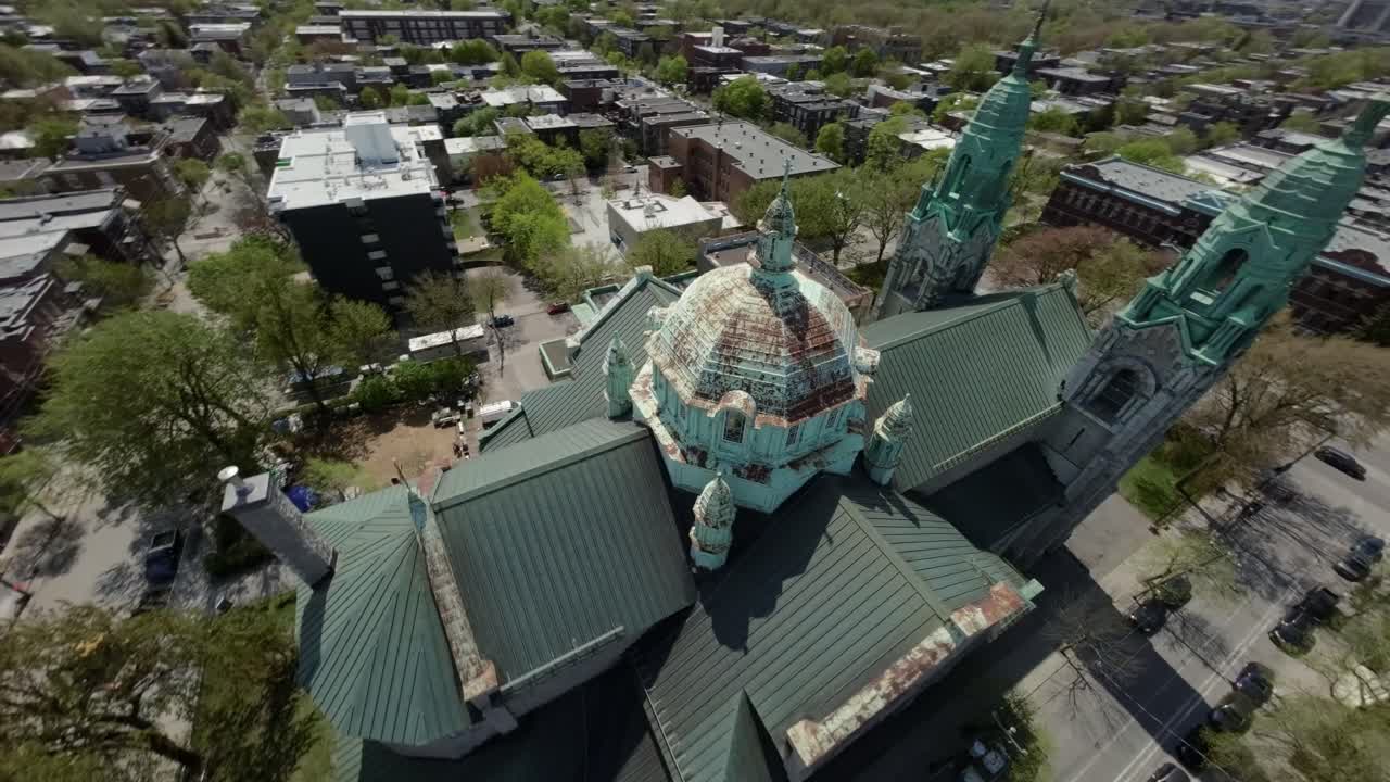 캐나다 몬트리올의 스타니스라스 드 코스카 교회 - 드론 fpv