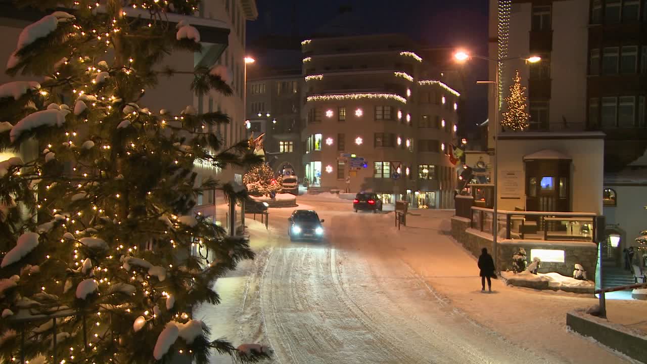 세인트 모리츠 스위스 눈 덮인 밤 거리