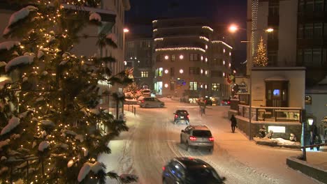 St-Moritz-Schweiz-Schneebedeckte-Straßen-Bei-Nacht