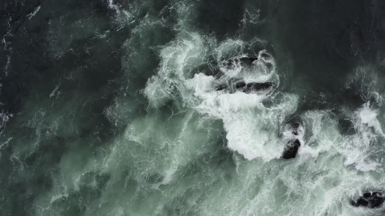 Above View Of Sea Waves Crash On Rocks In Tofino Beach, Vancouver Island, Canada