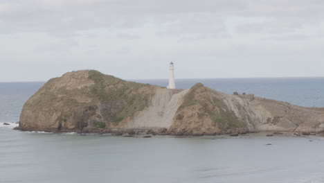 Castle-Points-Felsformation-Und-Leuchtturm-An-Der-Küste-Neuseelands