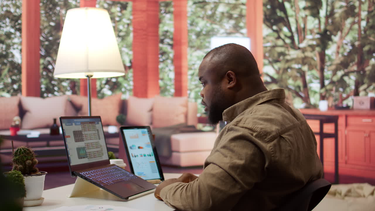 especialista en ventas examina los informes financieros y las métricas de rendimiento