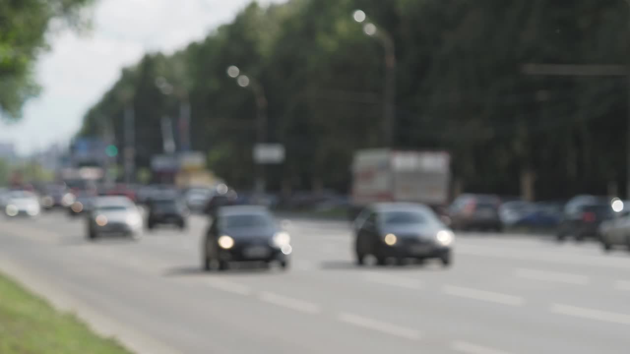 도시 교통의 흐릿한 스 영상입니다.