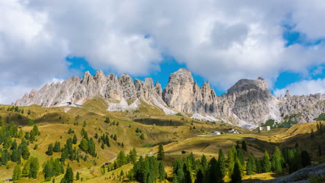 Zeitraffer-Der-Dolomiten-Italien,-Bergrücken-Pizes-De-Cir