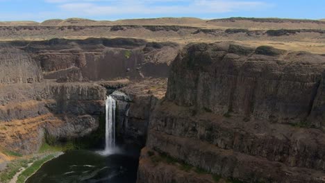 Palouse-Falls-Im-Spätsommer-In-Den-Scablands-Des-östlichen-Bundesstaates-Washington