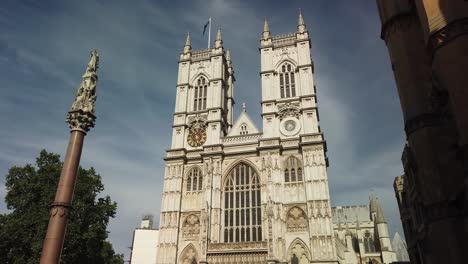 Westminster-Abbey-facade,-showing-building-detail-on-sunny-day-with-blue-sky,-London,-UK