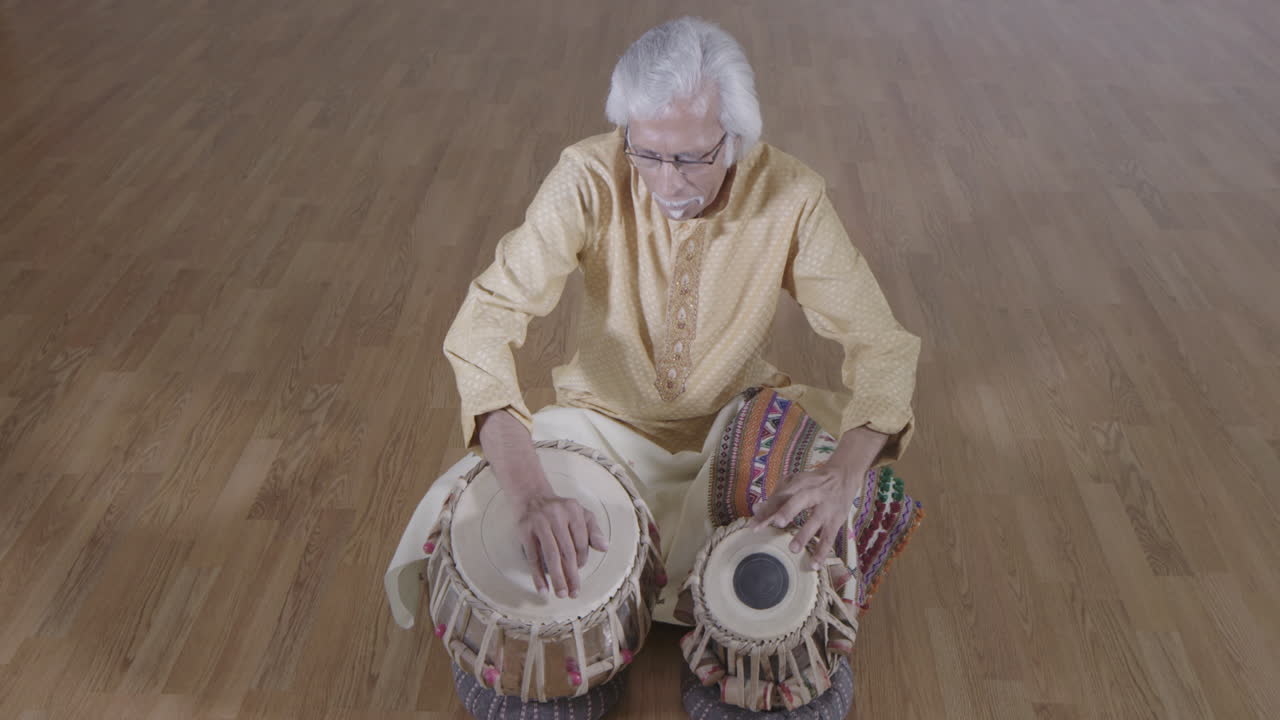 músico de percusión indio 08