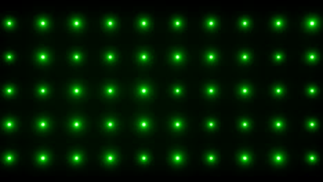 los reflectores brillantes se encienden y se apagan