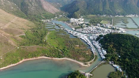 Vista-Aérea-Del-Pueblo-Pesquero-De-Tai-O-En-Hong-Kong,-También-Conocido-Como-Pequeña-Venecia