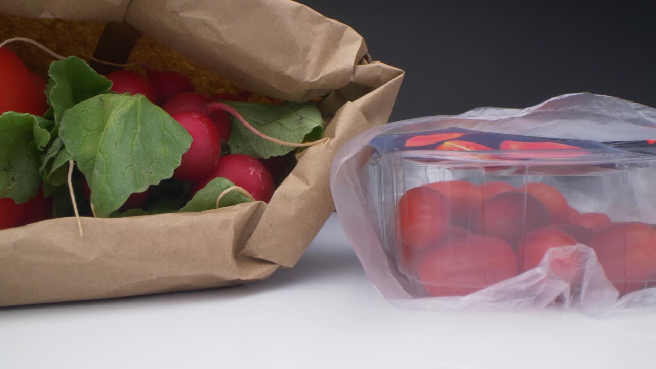 moviéndose hacia la toma macro de los tipos de empaque