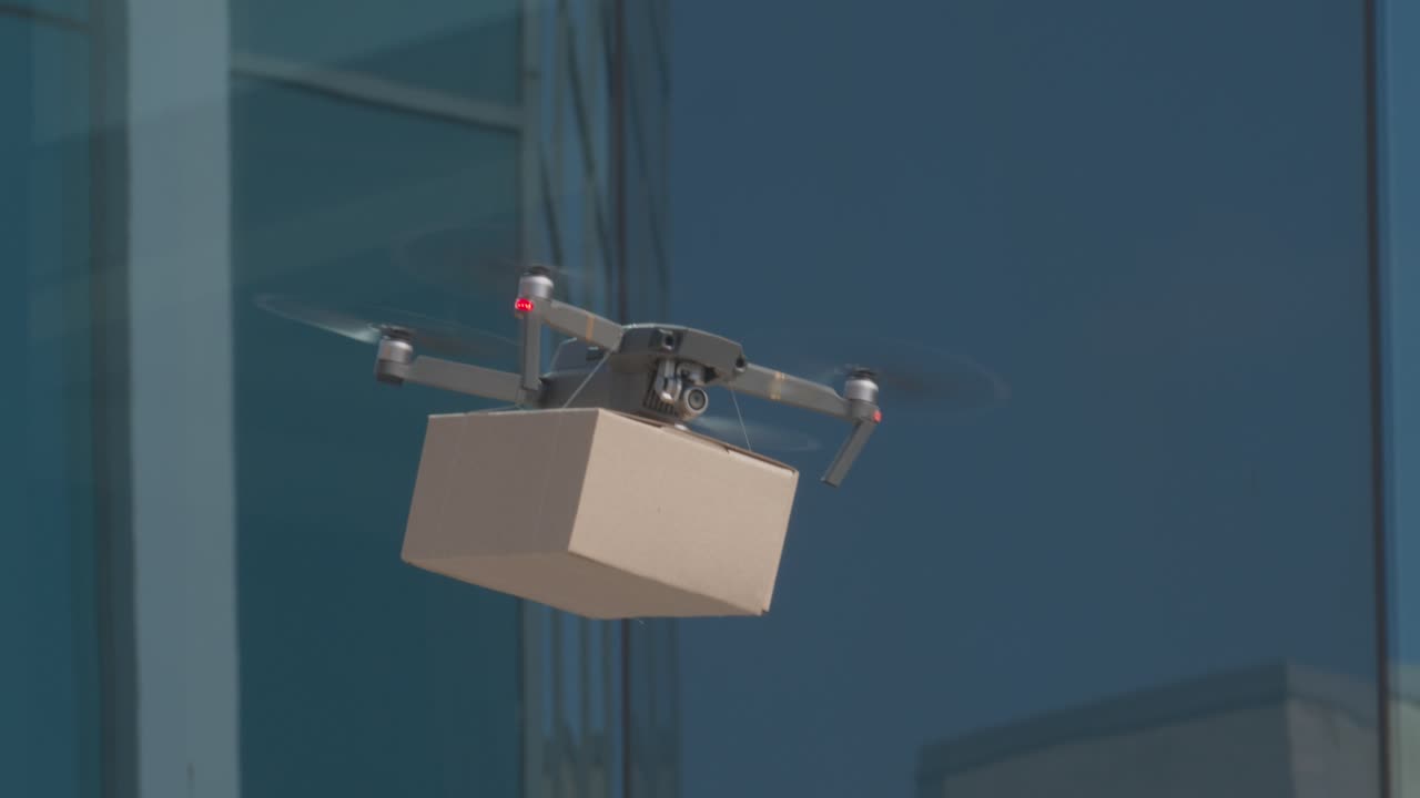 Consegna con drone di un pacco