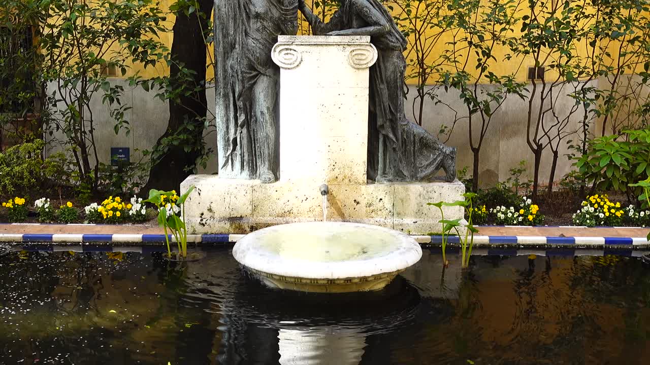 La fontana nel cortile della casa-museo di Sorolla. La casa è stata costruita tra il 1909 e il 1910