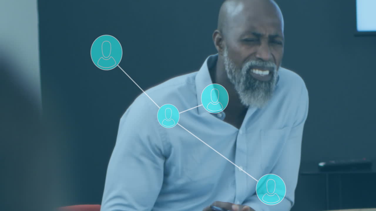 animación de la red de conexiones e iconos sobre personas de negocios en la oficina